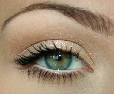 fresh spring tutorial -  Beige matte shadow of the bat Bohemian Sleek,  Nature matte shadow with a paddle Stork Sleek,  Brown eyeliner Deborah 24 Ore